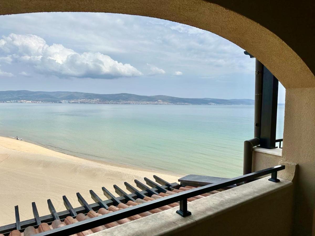 Oazis Vip Club Aparthotel Pantai Sunny Bagian luar foto