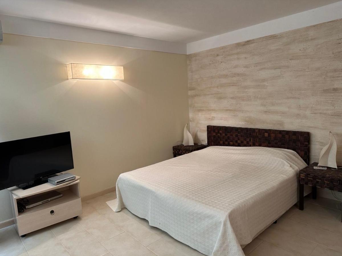 Oazis Vip Club Aparthotel Pantai Sunny Bagian luar foto