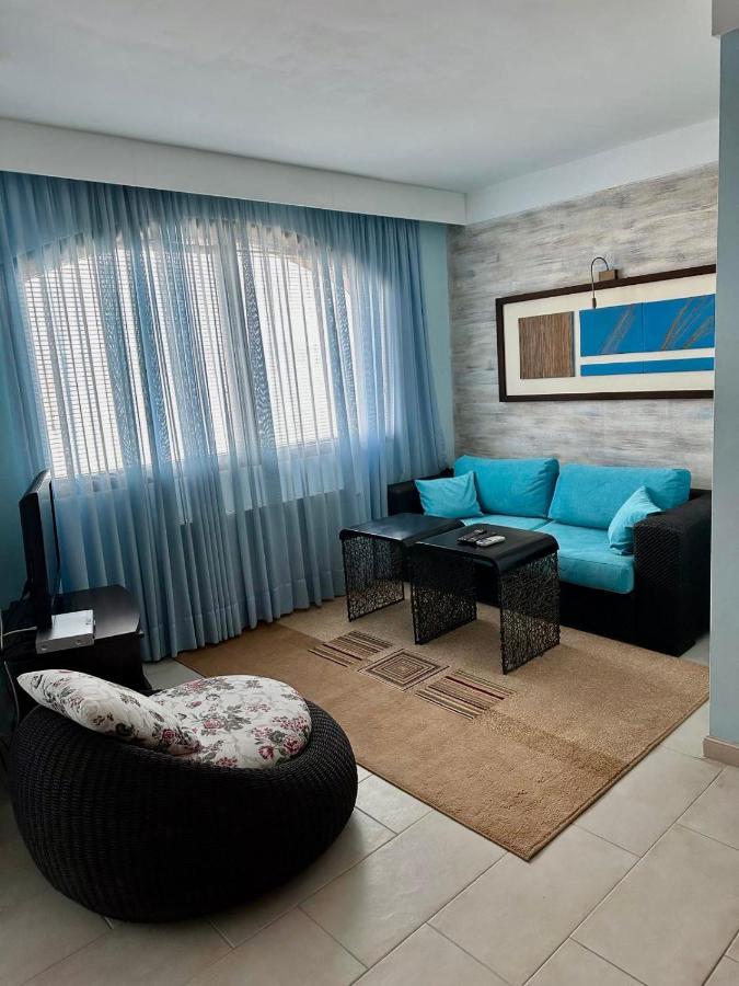 Oazis Vip Club Aparthotel Pantai Sunny Bagian luar foto