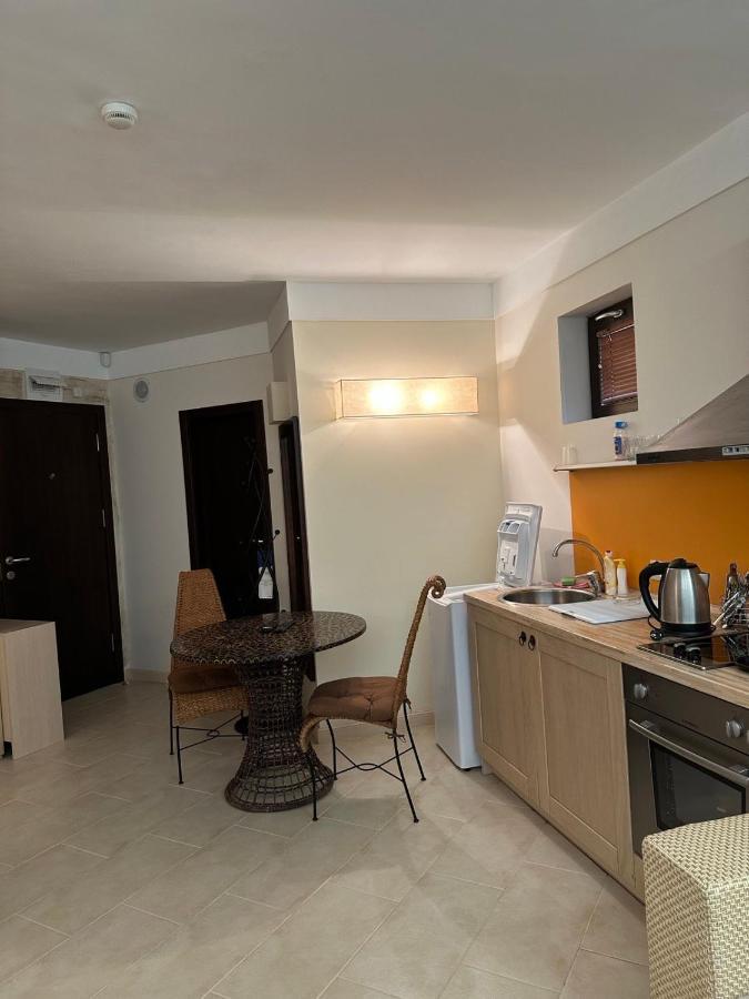 Oazis Vip Club Aparthotel Pantai Sunny Bagian luar foto