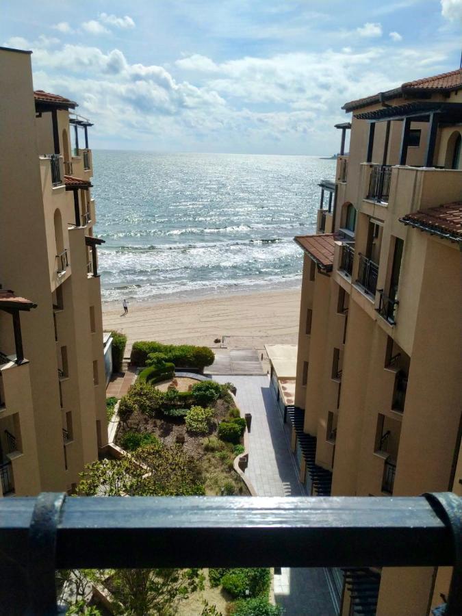 Oazis Vip Club Aparthotel Pantai Sunny Bagian luar foto
