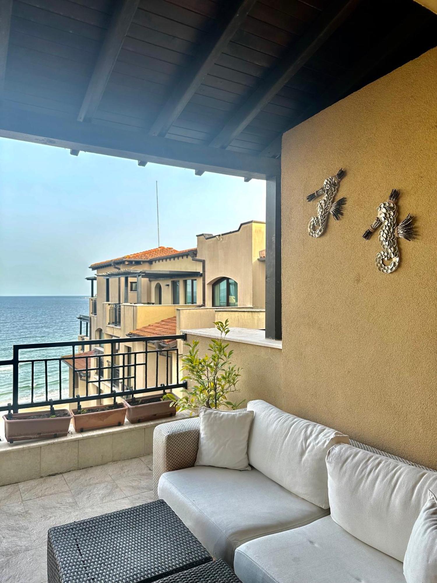 Oazis Vip Club Aparthotel Pantai Sunny Bagian luar foto